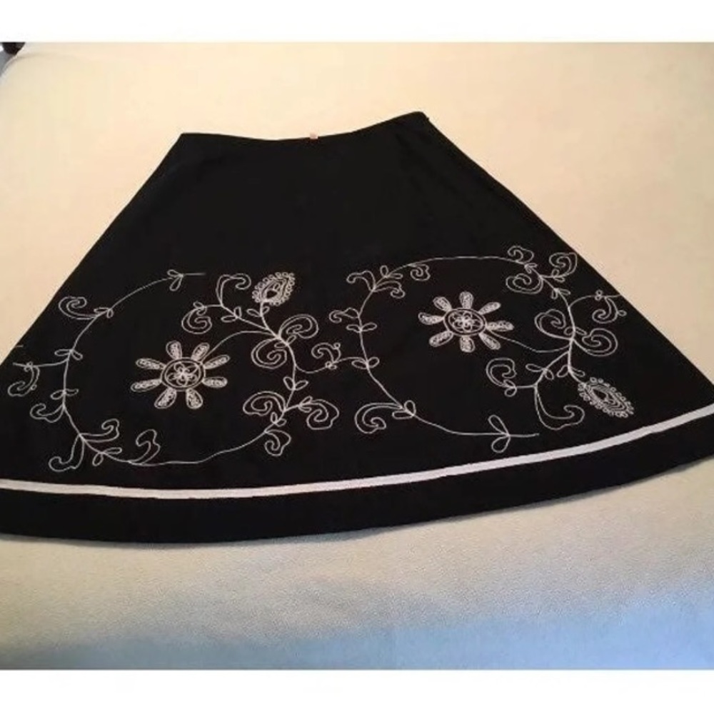 Principe black & white embroidered floral skirt